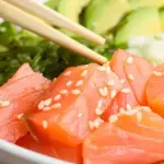 poke de salmao  com camarao empanado