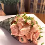 Temaki de salmão frito na manteiga