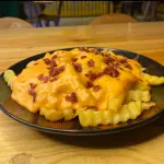 ENTRADA PAPAS & QUESO & TOCINETA