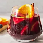 Tinto de verano or sangria copa