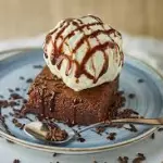 BROWNIE CON HELADO