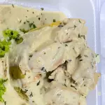 Mofongo de pechuga en salsa bechamel