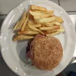 HAMBURGUESA CON PAPAs