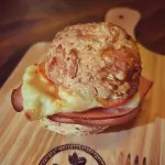 Pão de queijo recheado