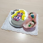 Minicake+ 2 fresas decoradas