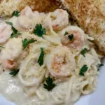 ESPAGUETI ALFREDO CON CAMARONES
