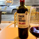 Vino Tinto Finca Las Moras.