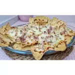 Nachos con beacon y queso al horno