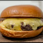 P C Q ( pão, carne, queijo.)