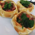 CANASTITA CRUDO Y RUCULA