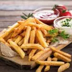 BATATA FRITA COM NUGGETS