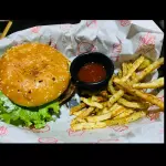 HAMBURGUESA CON PAPAS