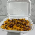 Porção de batata frita com cheddar e bacon