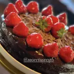 Chocolade taart van huis (stuk)