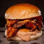 1 BURGUER + 1 PASTEL CHOCOLATE