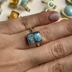 Anillo cuadrado larimar con plata