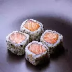 Uramaki de salmão