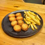 NUGGETS DE POLLO Y PAPAS