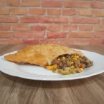6) Carne, azeitona, milho e tomate