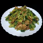POLLO CON BRÓCOLI