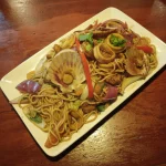 TALLARIN SALTEADO DE MARISCOS