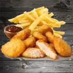 Papas + Nuggets de pollo