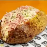 BATATA PIZZA COM MUSSARELA, PRESUNTO