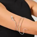 Accesorio brazo plateado serpiente
