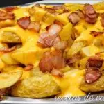PAPAS EN GAJO CON QUESO