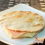 Arepa Con Jamón y Queso Doble