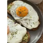 Mollete de huevo estrellado