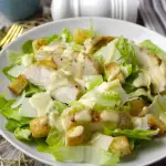 Ensalada cesar con parmesano
