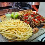 ALCATRA ACEBOLADA COM BATATA FRITA