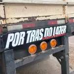 ADESIVO POR TRÁS DO LAZER O CORRE