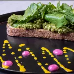 Tostadas Fresca al Pesto