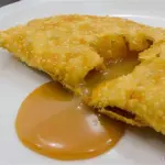 Pastel de doce de leite com queijo