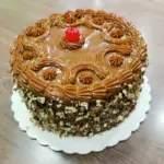 Torta de manjar blanco con pecanas
