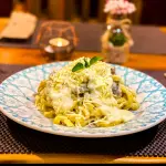 Fettuccine com cubos de mignon