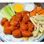 BONELESS EN SALSA BÚFALO