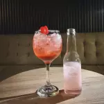 Soda de frutos rojos.