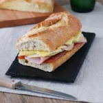 SANDWICH CON JAMON Y QUESO
