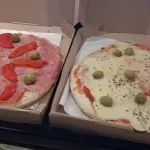 1 Muzzarella + 1 Jamón y Morron