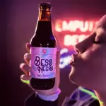 BESO NEGRO