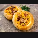 10 Esfihas de queijo e bacon