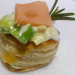 Vol au vent de alho poró e salmão