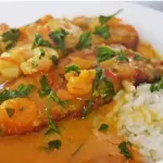 Peixe com molho de camarão