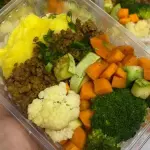 PURÊ DE BAROA COM LEGUMES E CARNE