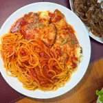 Massa com Frango á Parmegiana