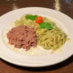 Massa ao molho pesto e costela