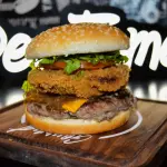 DEU FOME BURGUER CHICKEN